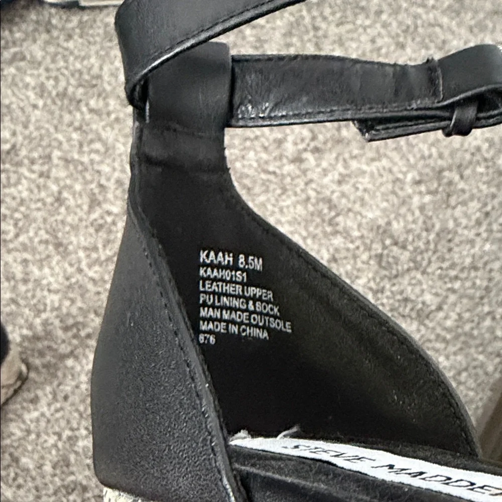 Steve Madden Elegant Black Sandals - Picture 3 of 3